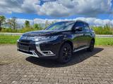 Mitsubishi Outlander Plug-in Hybrid PLUS Intro 4WD - schwarze Mitsubishi Plug-in Hybrid Outlander