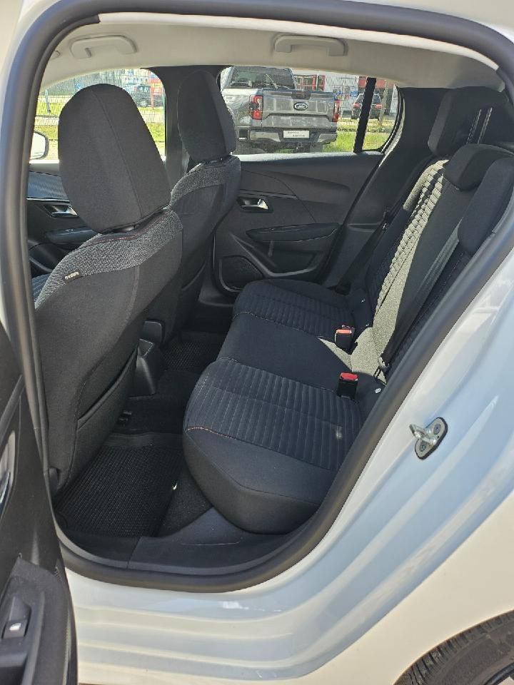 Fahrzeugabbildung Peugeot Active Pack Winterräder DAB, LED, ESP