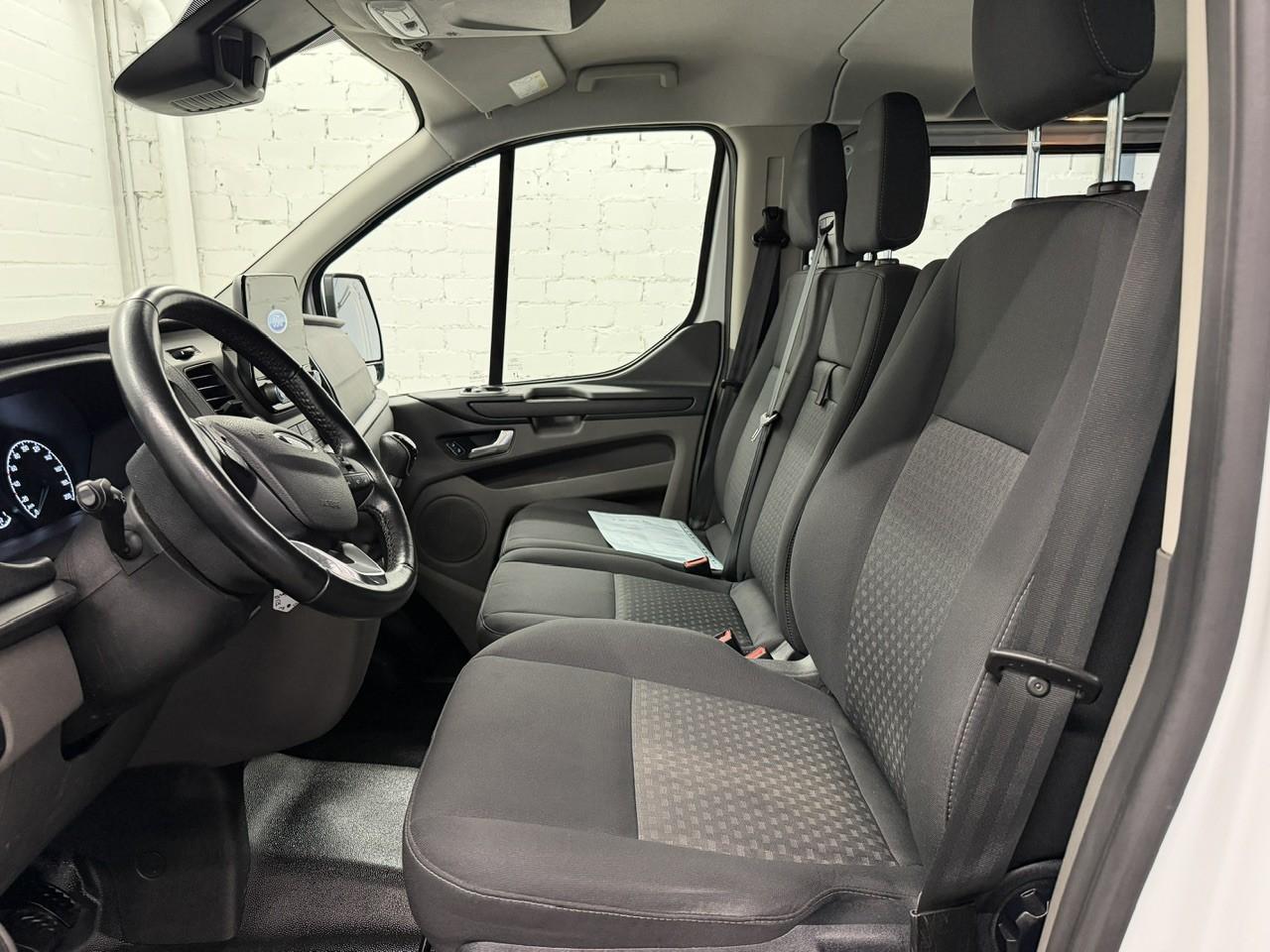 Ford Transit Custom 300 L1H1 DoKa /ACC/RFK/ 6- SITZER