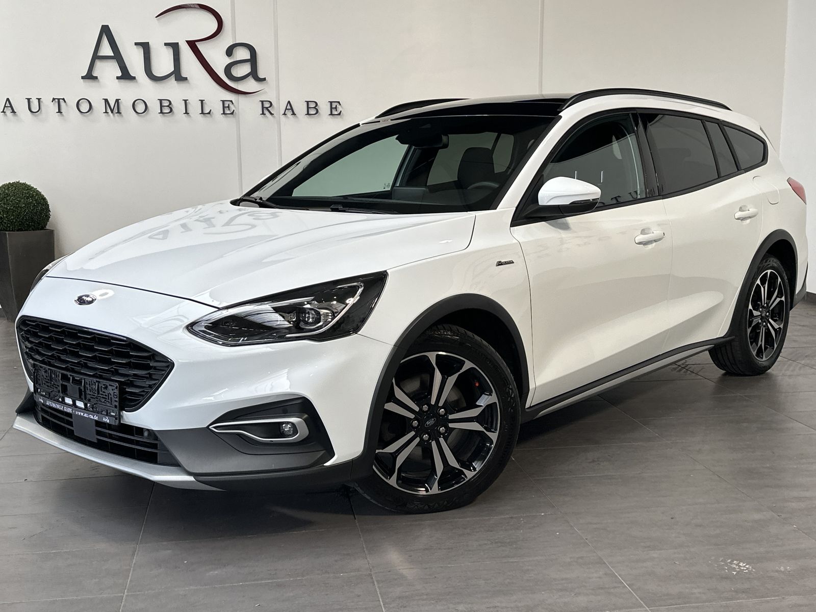 Fahrzeugabbildung Ford Focus 1.5 EB Aut. ACTIVE X NAV+LED+PANO+KAM+VC