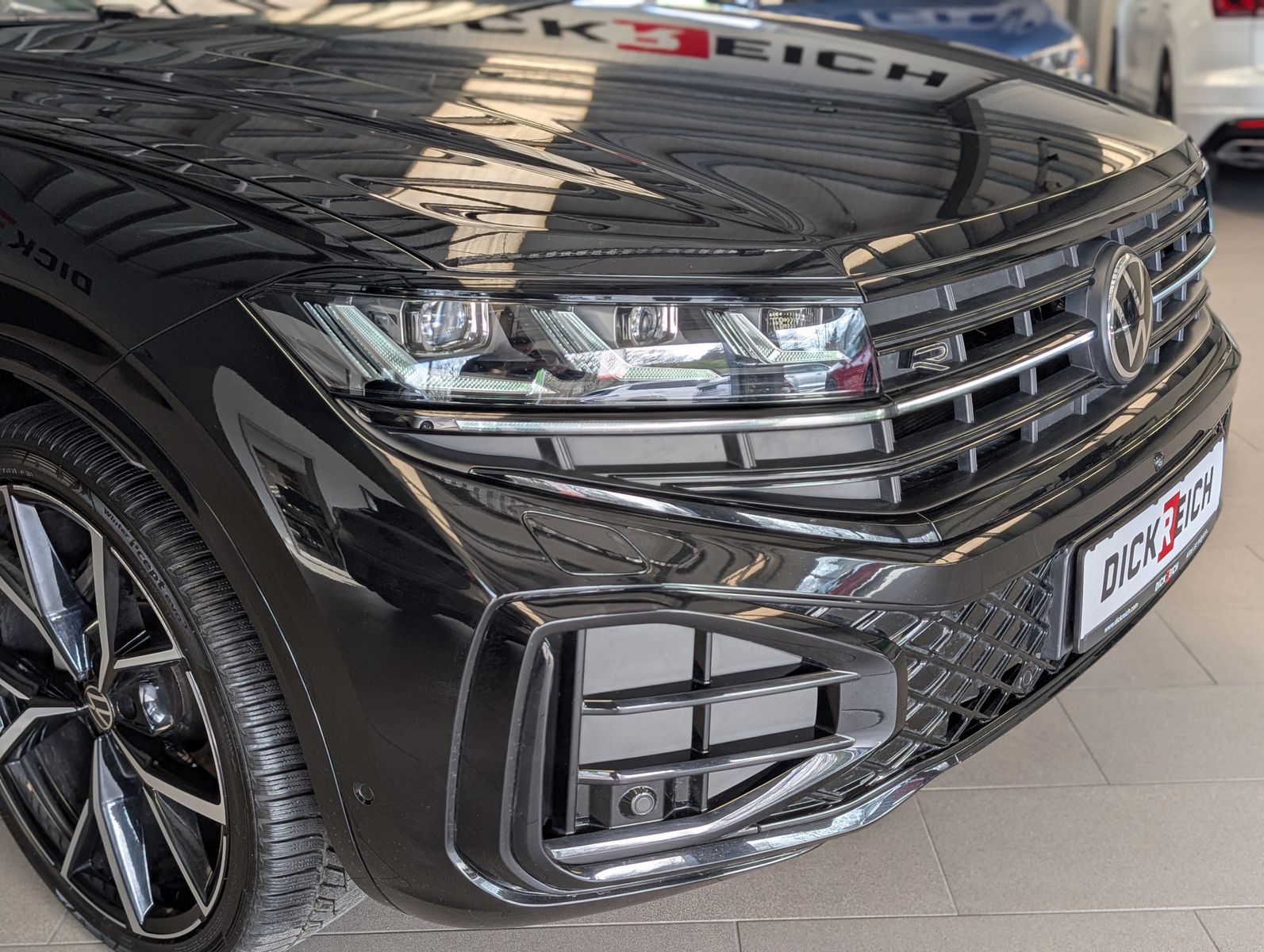 Fahrzeugabbildung Volkswagen Touareg 3.0TDI 4M R-Line VOLL Black 22" UPE 114T