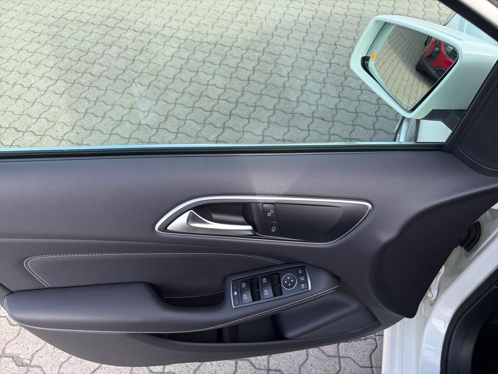 Mercedes-Benz B 180 1.6 L Edition B DSG RFK NAVI SHZ GRA PDC