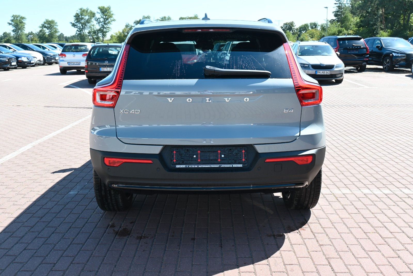 Fahrzeugabbildung Volvo XC40 B4 DKG Ultra Dark*PANO*FSHZG*360°*ACC*AHK