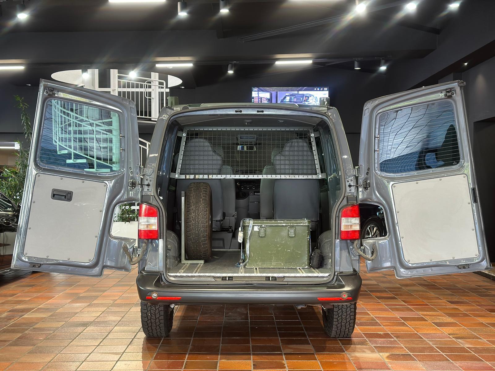 Volkswagen T5 WIDDER 4MOTION KURZ SEIKEL ROCKTON BUNDESWEHR