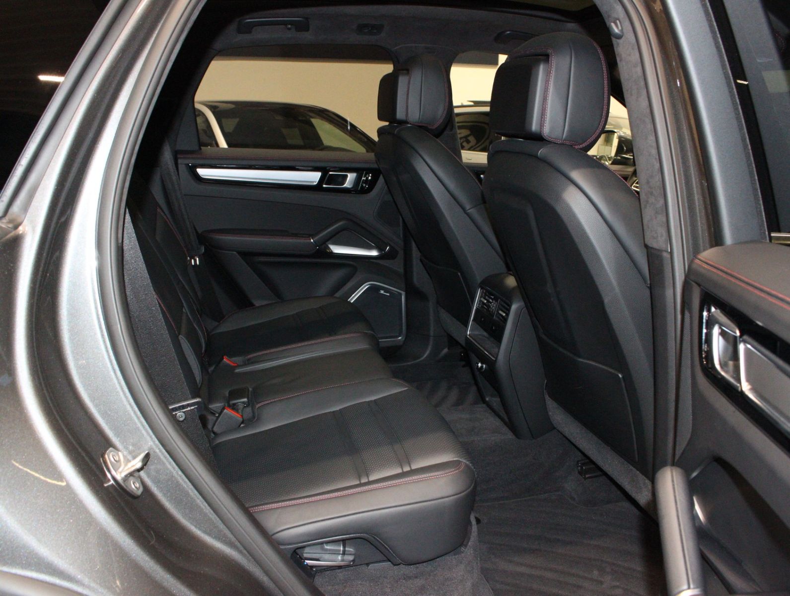 Fahrzeugabbildung Porsche Cayenne Turbo Sport Chrono*Sport Design*VOLL