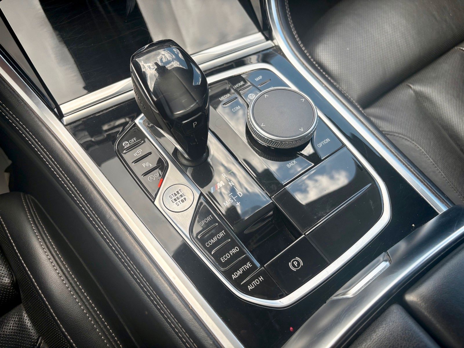 Fahrzeugabbildung BMW M850i xDrive GC M SPORTPAKET Navi Leder HUD 360