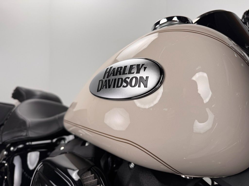 Fahrzeugabbildung Harley-Davidson SOFTAIL HERITAGE CLASSIC *JEKILL&HYDE *NEUWERTIG