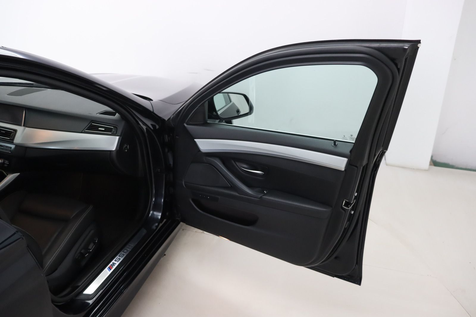 Fahrzeugabbildung BMW M550 d Touring xDrive * HUD * Leder