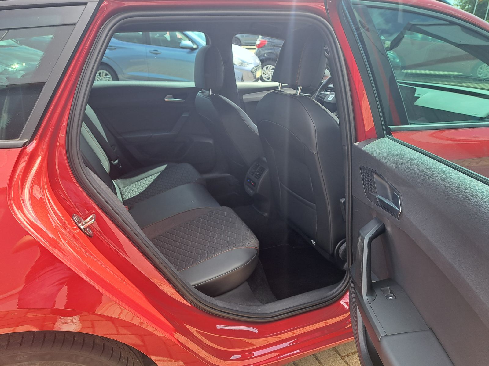 Fahrzeugabbildung SEAT Leon FR ST eTSI LED NAVI PARK-ASSISTENT