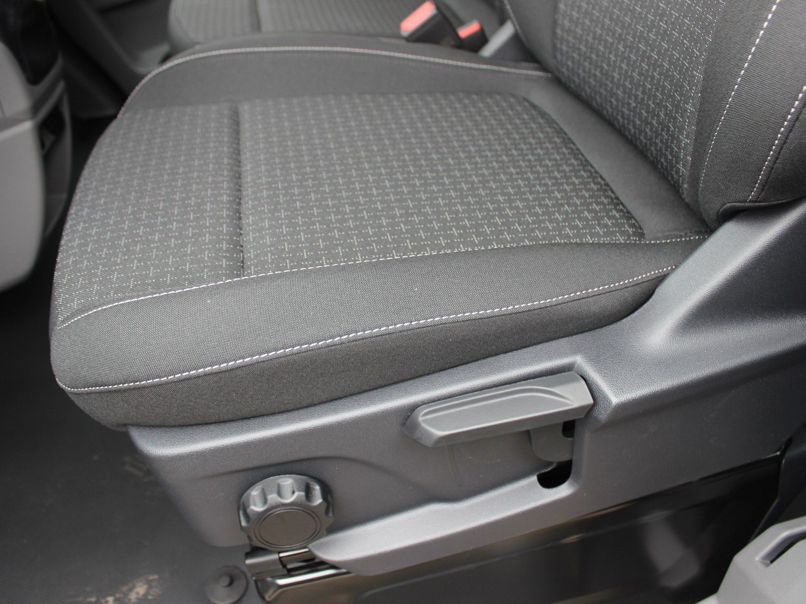 Fahrzeugabbildung Ford Transit Custom 320 L2 Trend Doppelkabine FWD