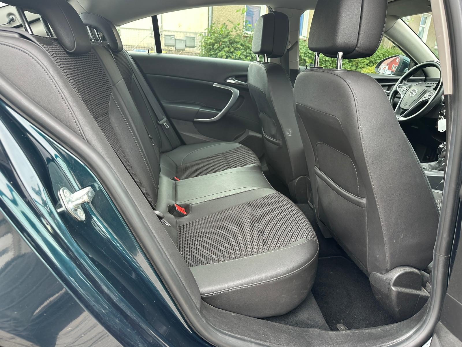 Opel Insignia XENON + KLIMAAUTO + BEH-LENKRAD + PDC
