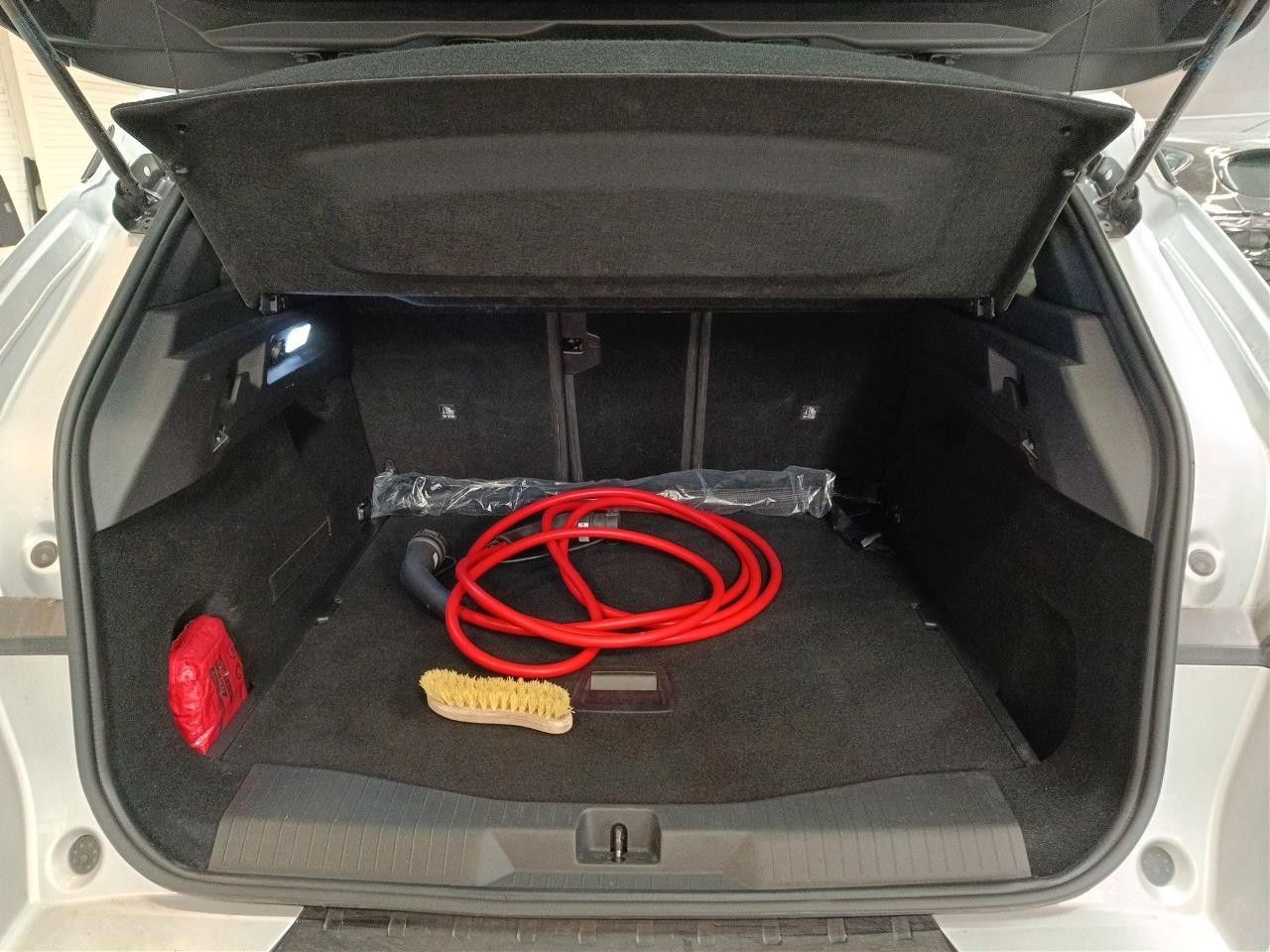 Fahrzeugabbildung Opel Grandland ELECTRIC GS SPORT 73KWH NAVI/SPORT/AHK