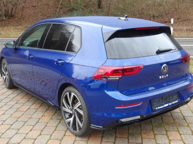 Volkswagen Golf VIII 1.5 TSI R-Line mit AHK u. black style