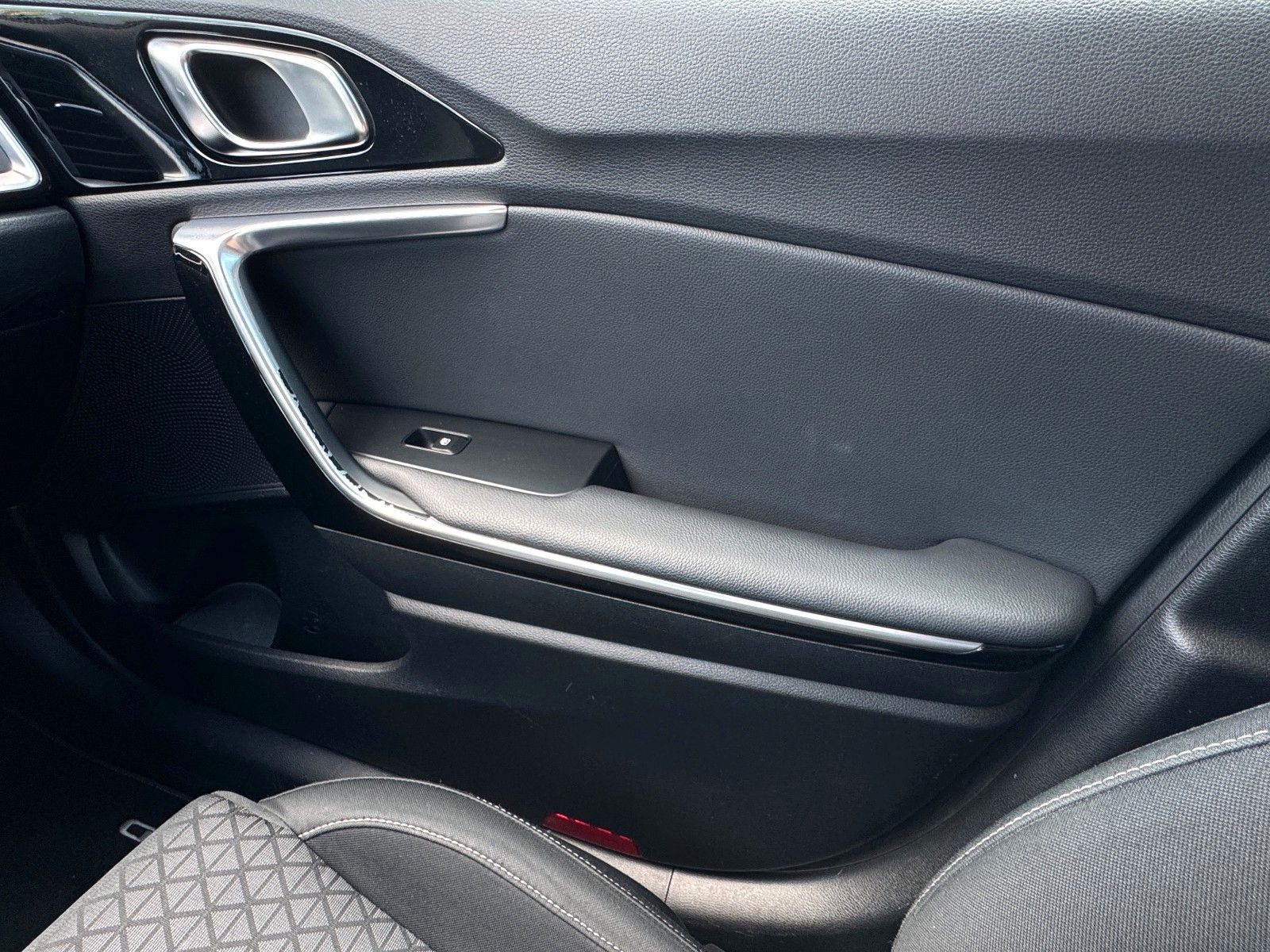 Fahrzeugabbildung Kia cee'd Sportswagon*Automatik*SHZ*LHZ*Navi*Kamera*