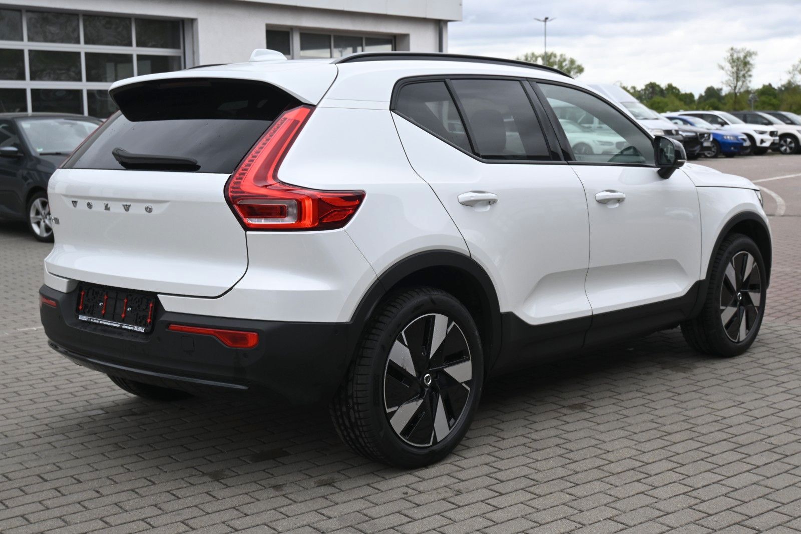 Fahrzeugabbildung Volvo EX40 SingleMotorExtendedRangePlus Dark*574 KM RW