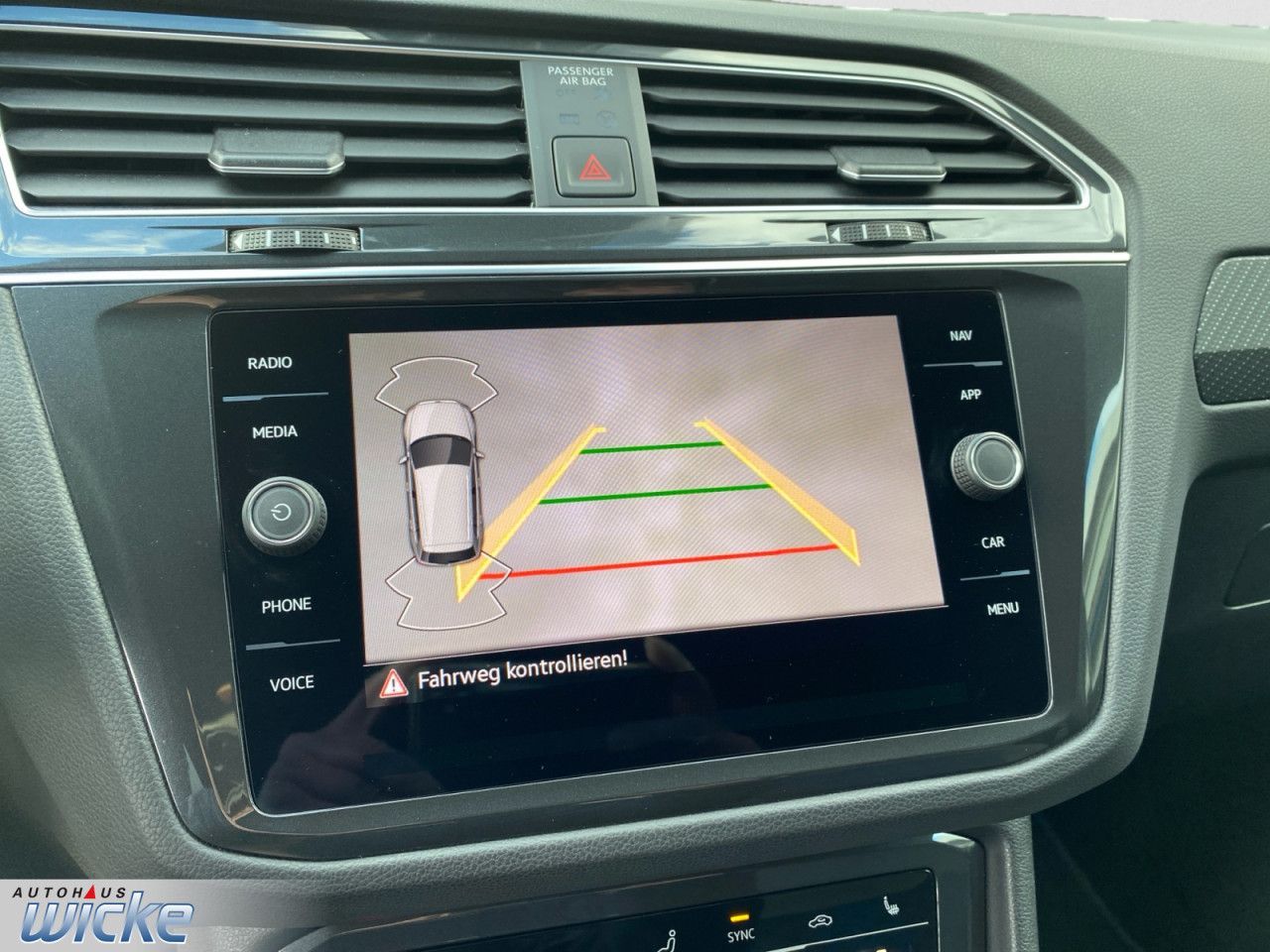Volkswagen Tiguan R 2.0 l TSI 4Motion DSG R NAVI KLIMA REAR foto 16
