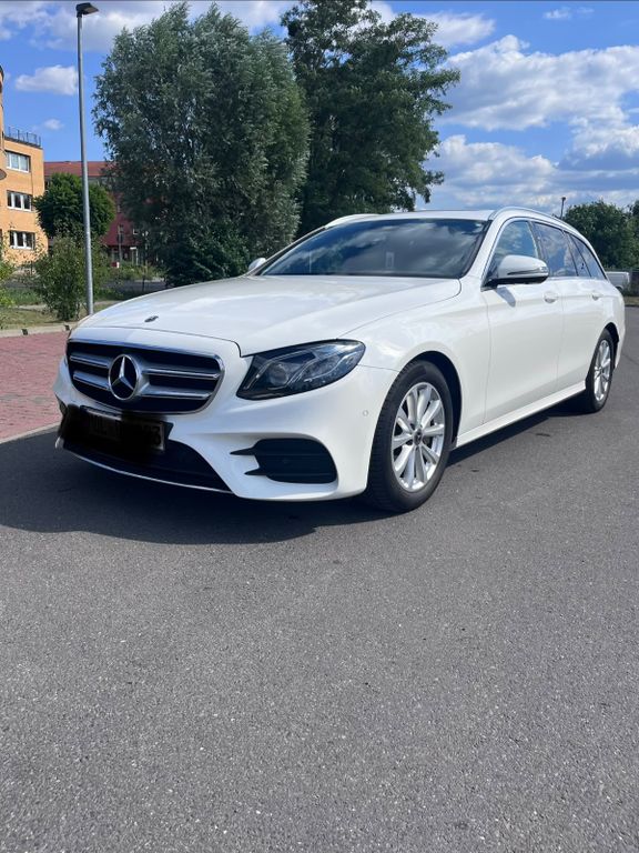 Image of Mercedes-Benz E 220
