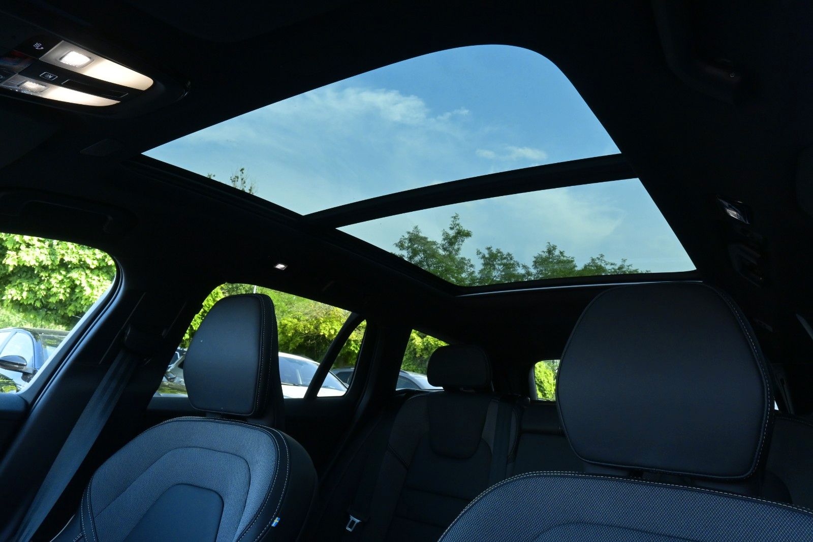 Fahrzeugabbildung Volvo V60 B4 D Auto Plus Dark*RFK*STDHZG*PANO*ACC