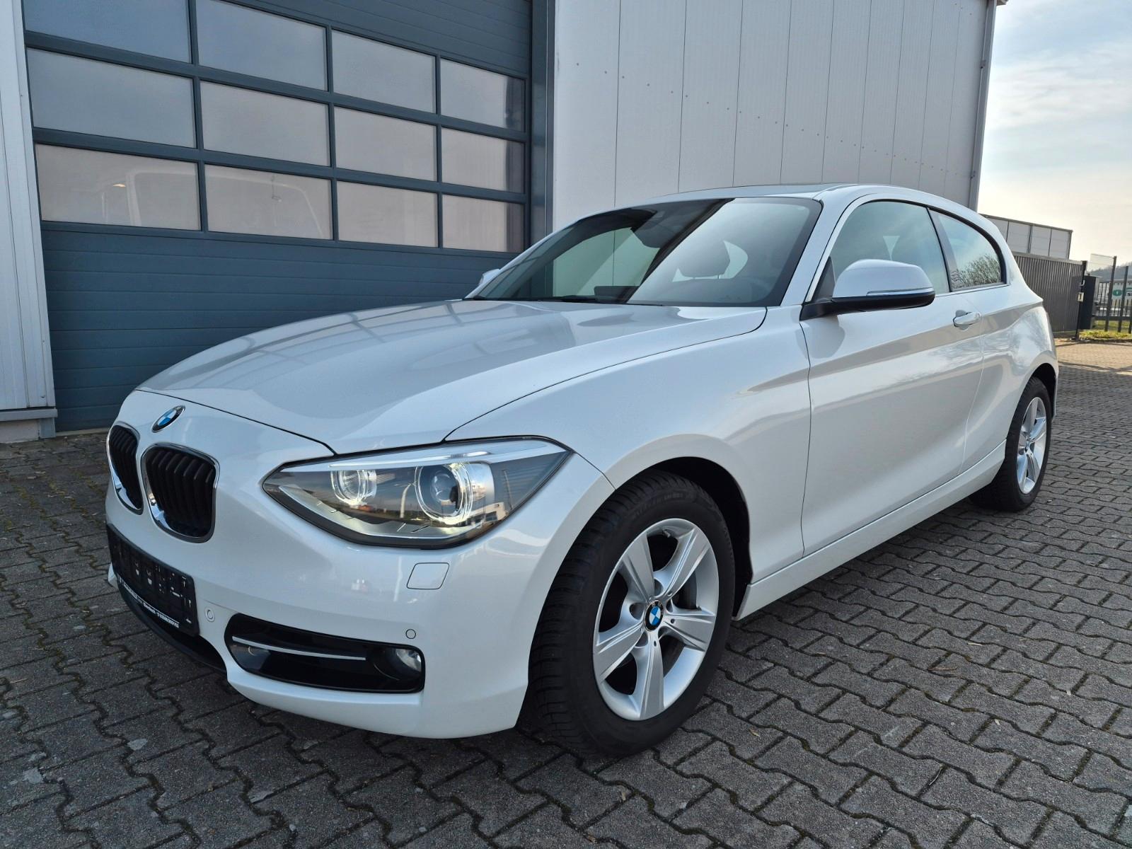 BMW 118i Lim. Sport Line Leder/Bi-Xenon/Schiebedach