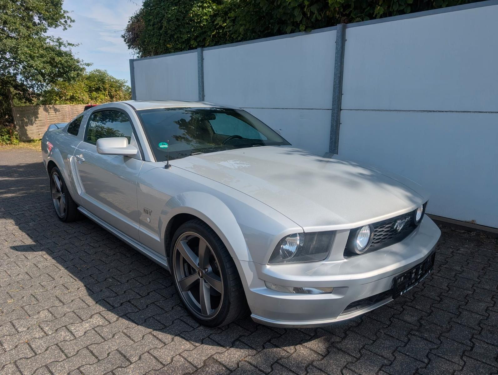 Ford Mustang GT V8 4.6 305ch - Sièges Sport éléctriques - Pneus été - Régulateur de vitesse