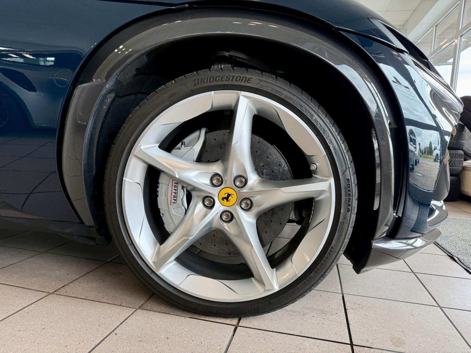 Fahrzeugabbildung Ferrari Purosangue Panorama/Carbon/Burmester/360/Matrix
