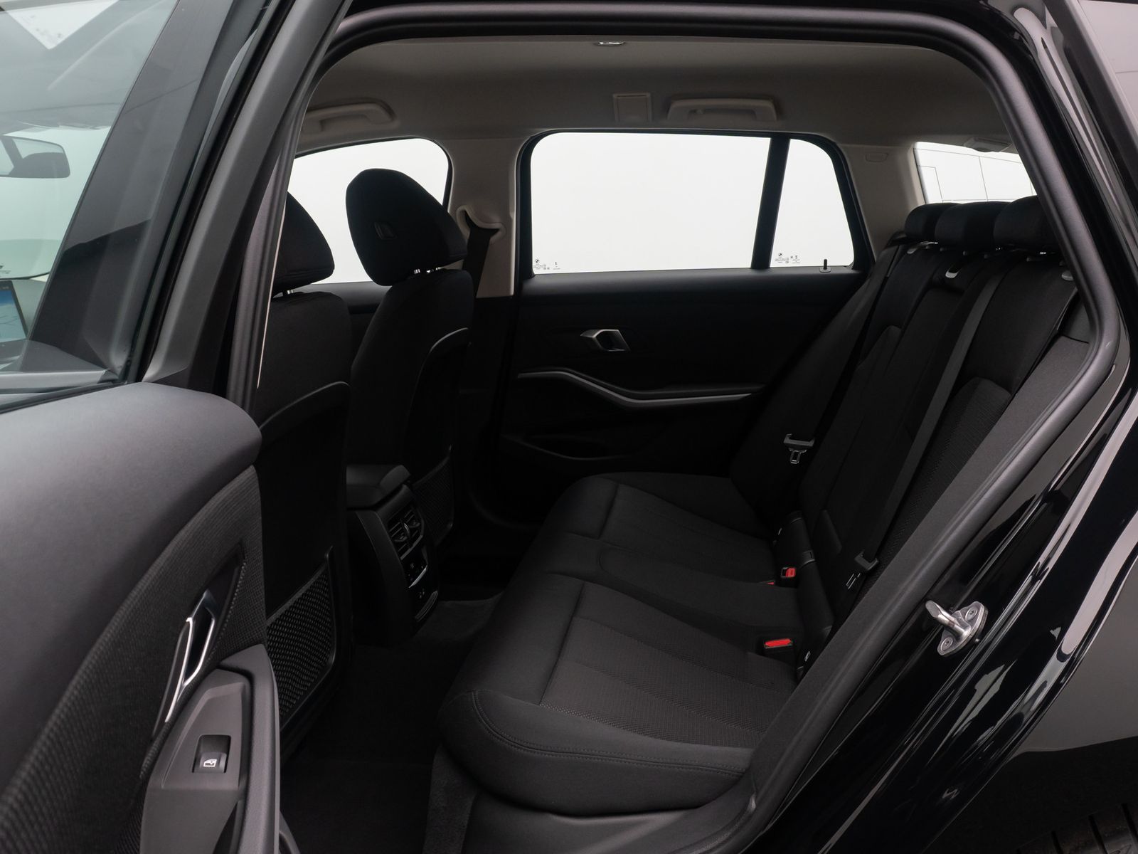 Fahrzeugabbildung BMW 318i GeschwindigReg DAB CockpitPlus PDC LED 17"