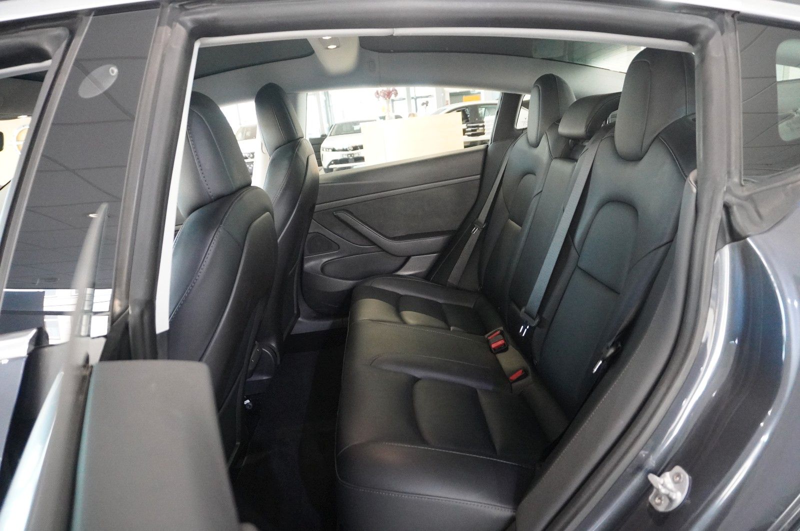 Fahrzeugabbildung Tesla Model 3 Standard Range Plus NAVI/KAMERA/SH/PANO