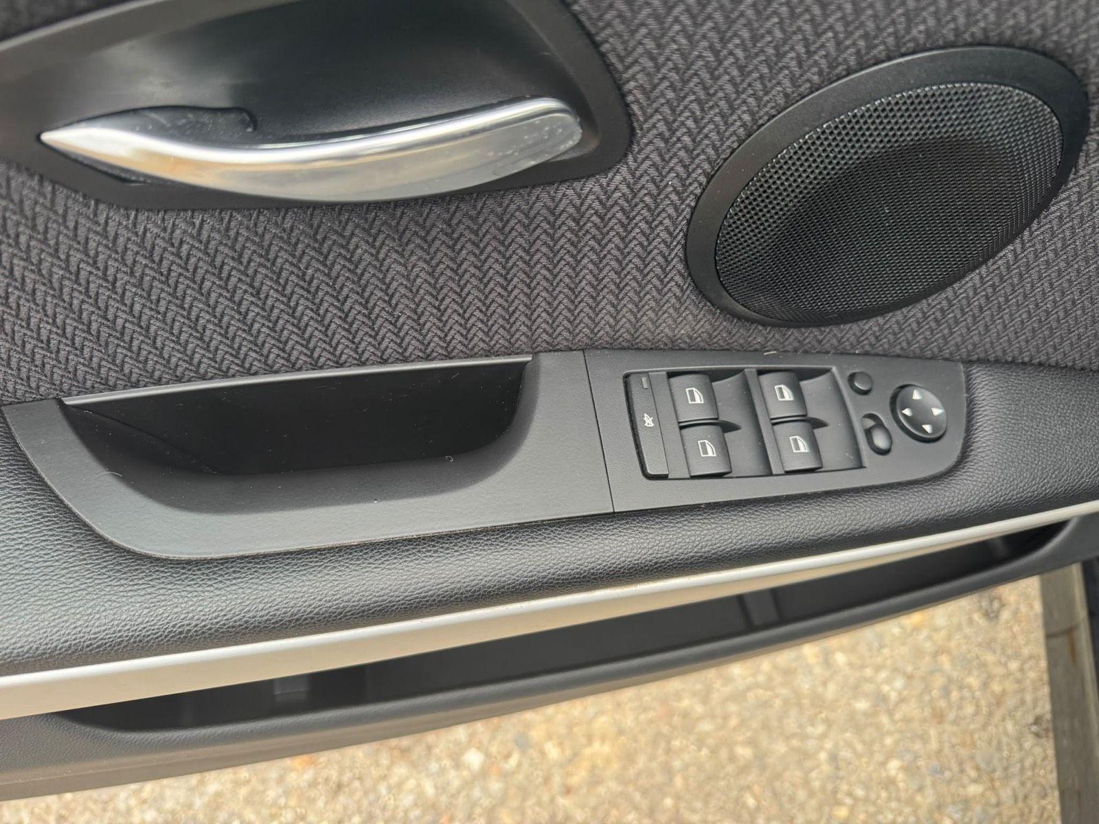 BMW 325 2011 — photo 8