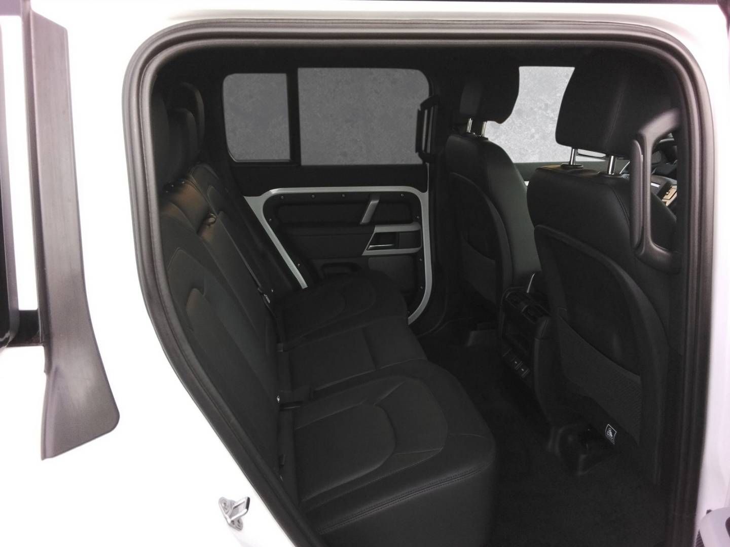 Fahrzeugabbildung Land Rover Defender 110 D300 X-Dynamic SE