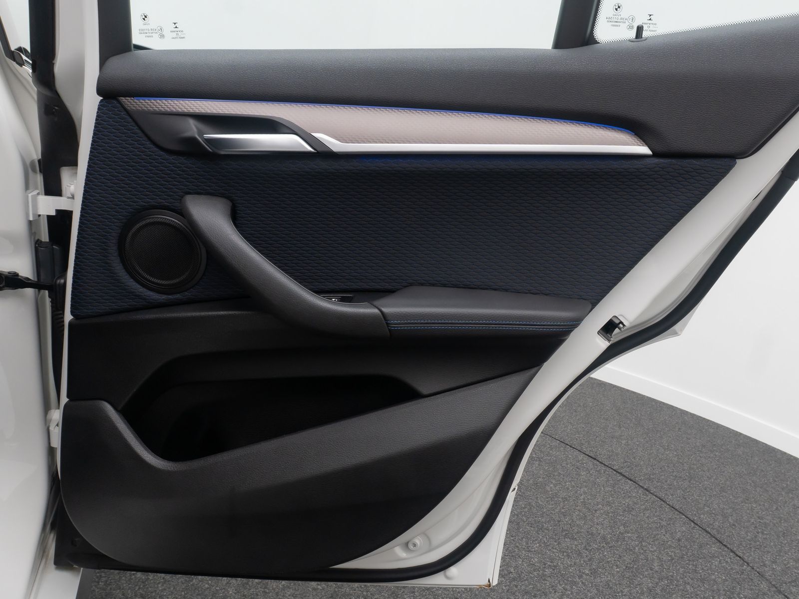 Fahrzeugabbildung BMW X2 sD18d M Sport DAB Kamera LED ParkAss Navi 19"
