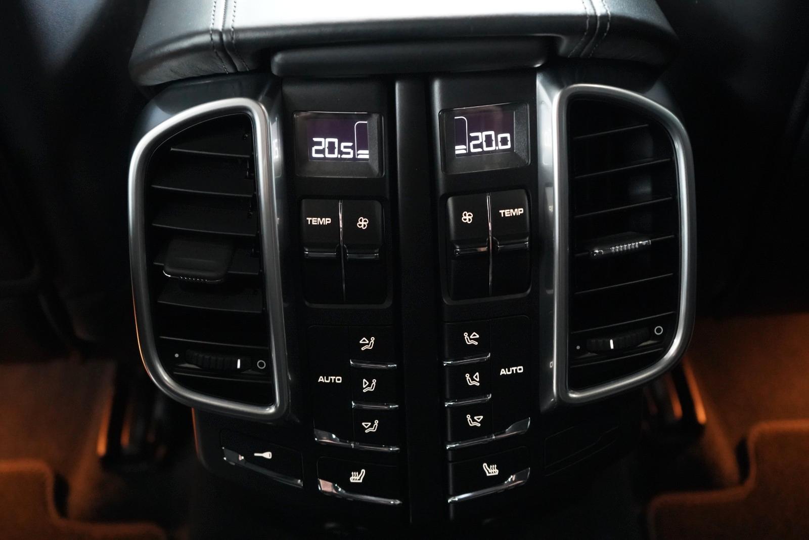 Porsche Cayenne Turbo V8*Navi*Luftfahrwerk*20 Z. Spyder*