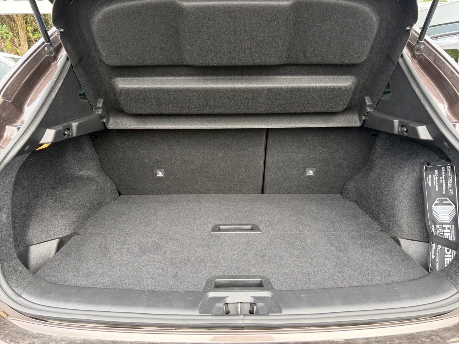 Fahrzeugabbildung Nissan Qashqai 1.3 DIG-T Akari*Navi*Pano*360°Kamera*