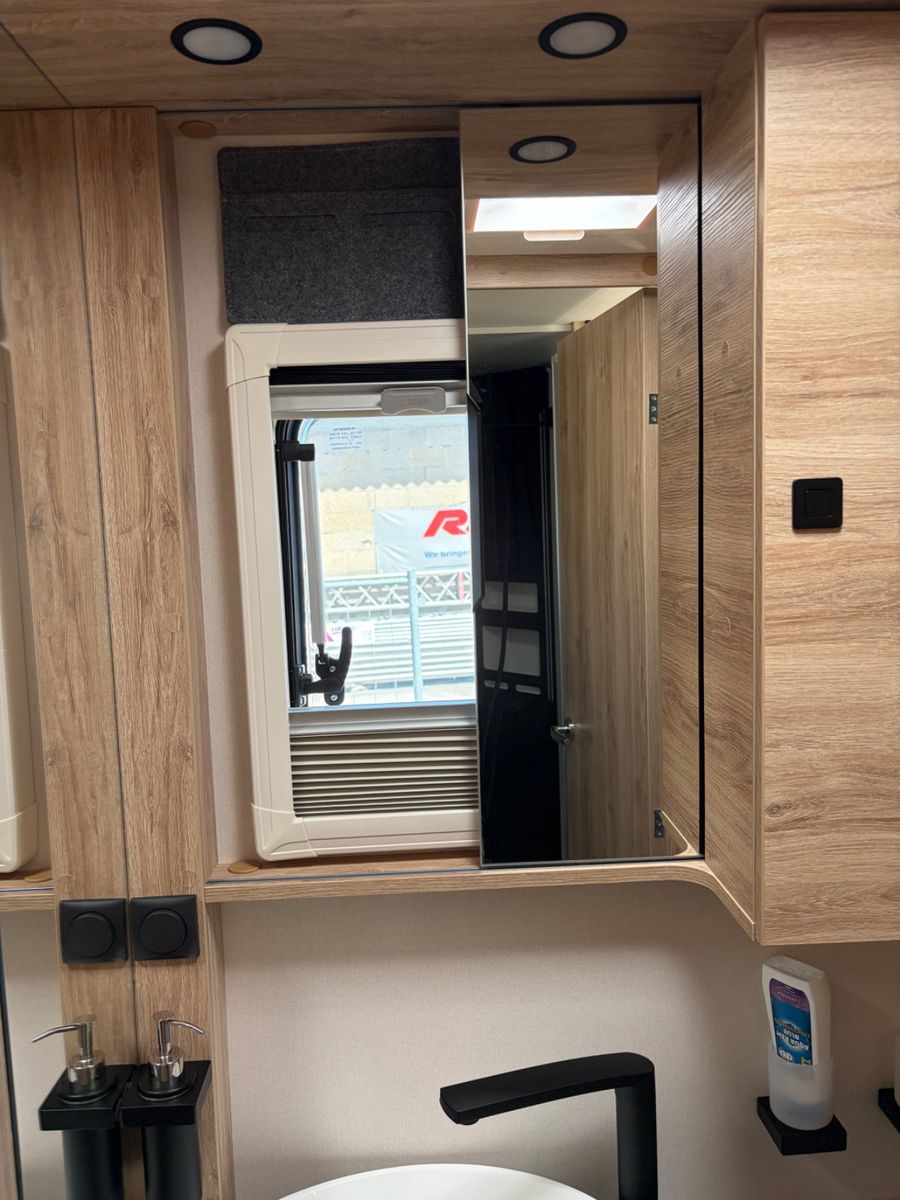 Fahrzeugabbildung Eura Mobil Integra Line 720 EF *Stauschränke / AT8*