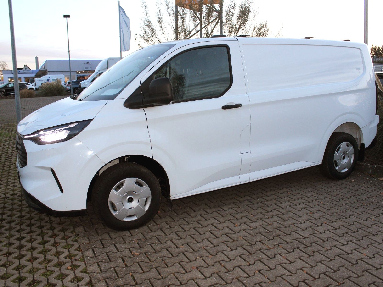 Fahrzeugabbildung Ford Transit Custom 280 L1 Trend FWD