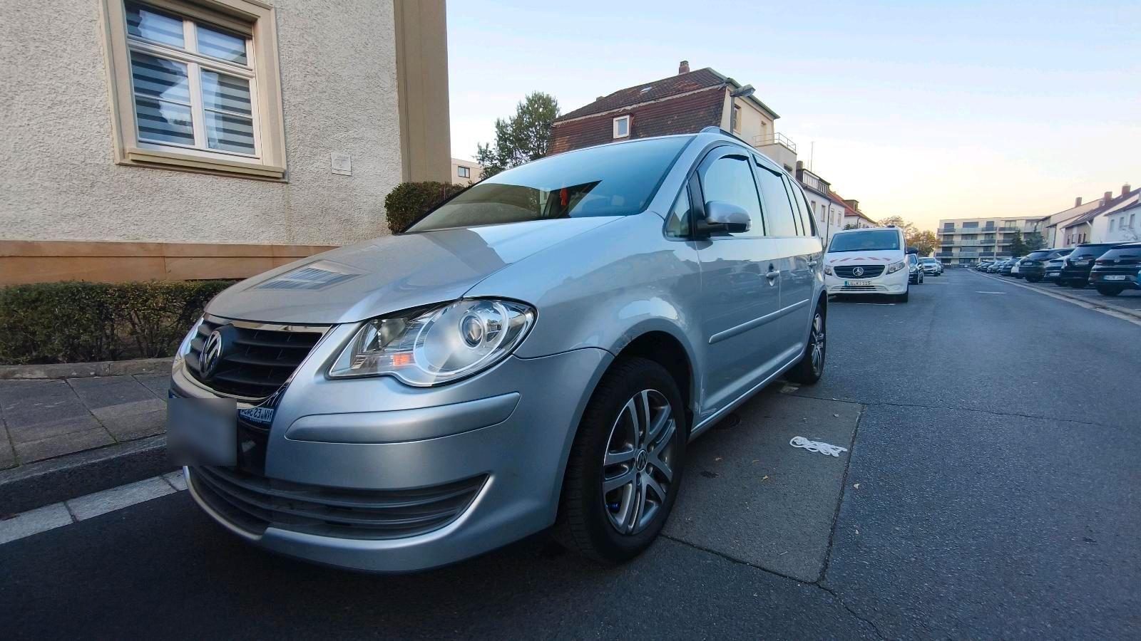 Volkswagen Touran 2008 — rear view