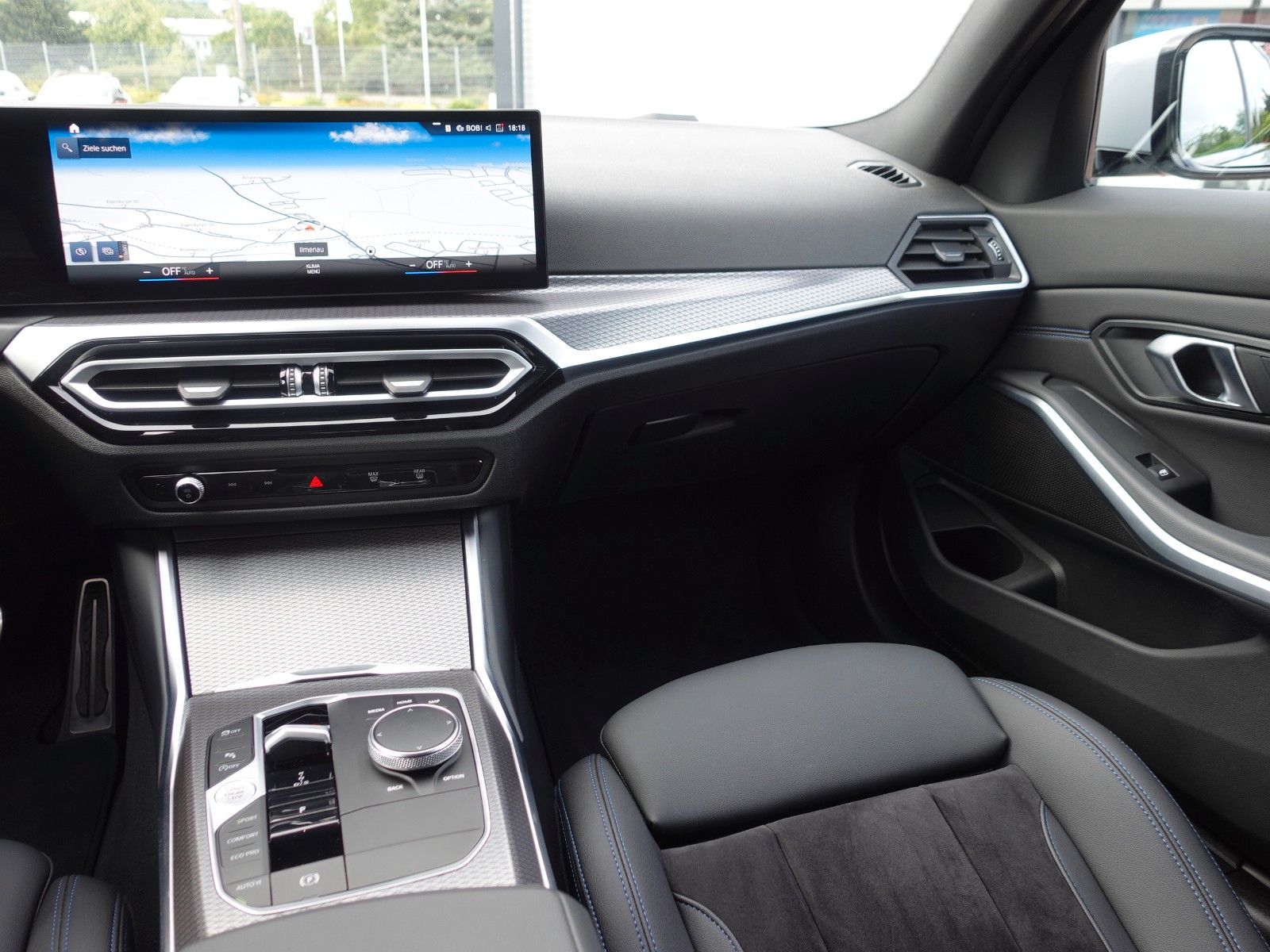 Fahrzeugabbildung BMW 318i Touring A M Sportpaket LMR18"/LED/Navi/...