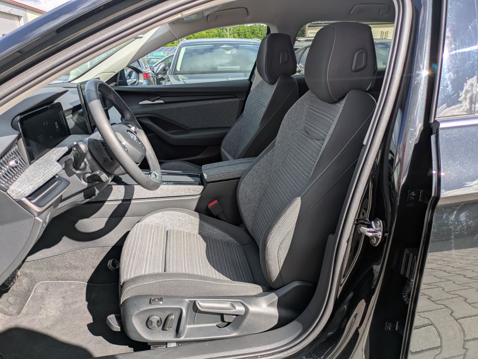 Fahrzeugabbildung SKODA Superb 2.0 TDI 4x4 Selection MATRIX*AHK*5J GAR.
