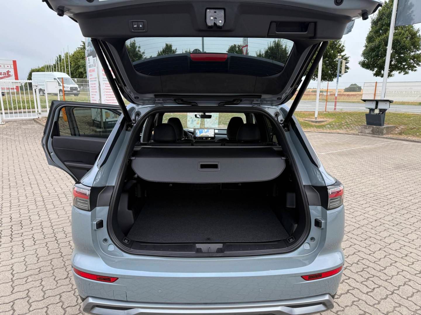 Fahrzeugabbildung Mitsubishi Outlander Plug-in Hybrid Select 2.4