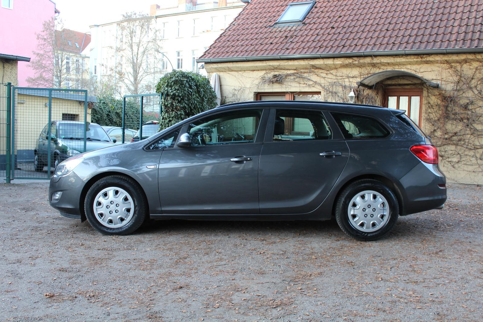Opel Astra J Sports Tourer Edition*1.Hand*TÜV 04/2027