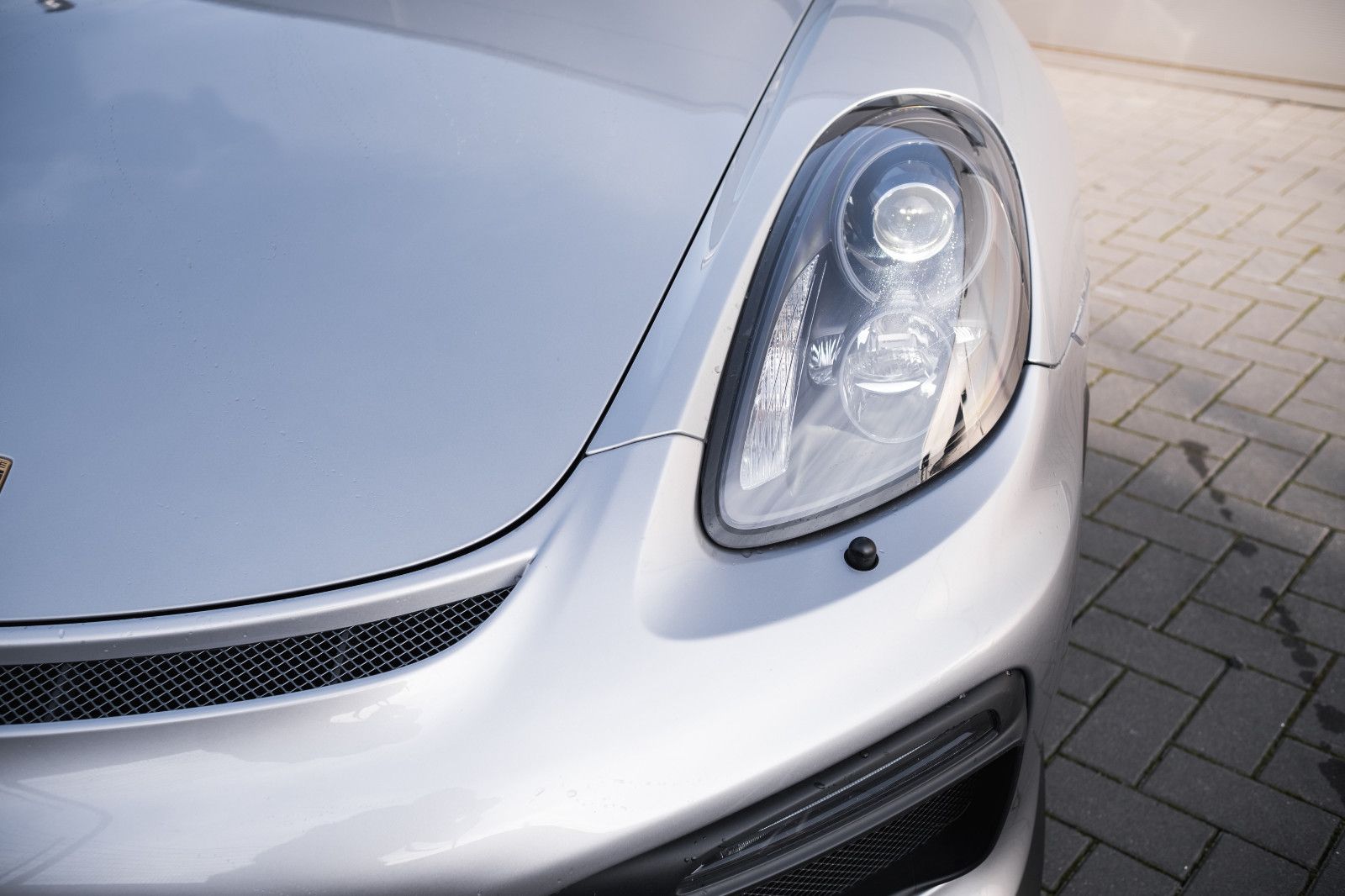 Fahrzeugabbildung Porsche Cayman GT4-Steuer ausw.-wenig KM-Approved