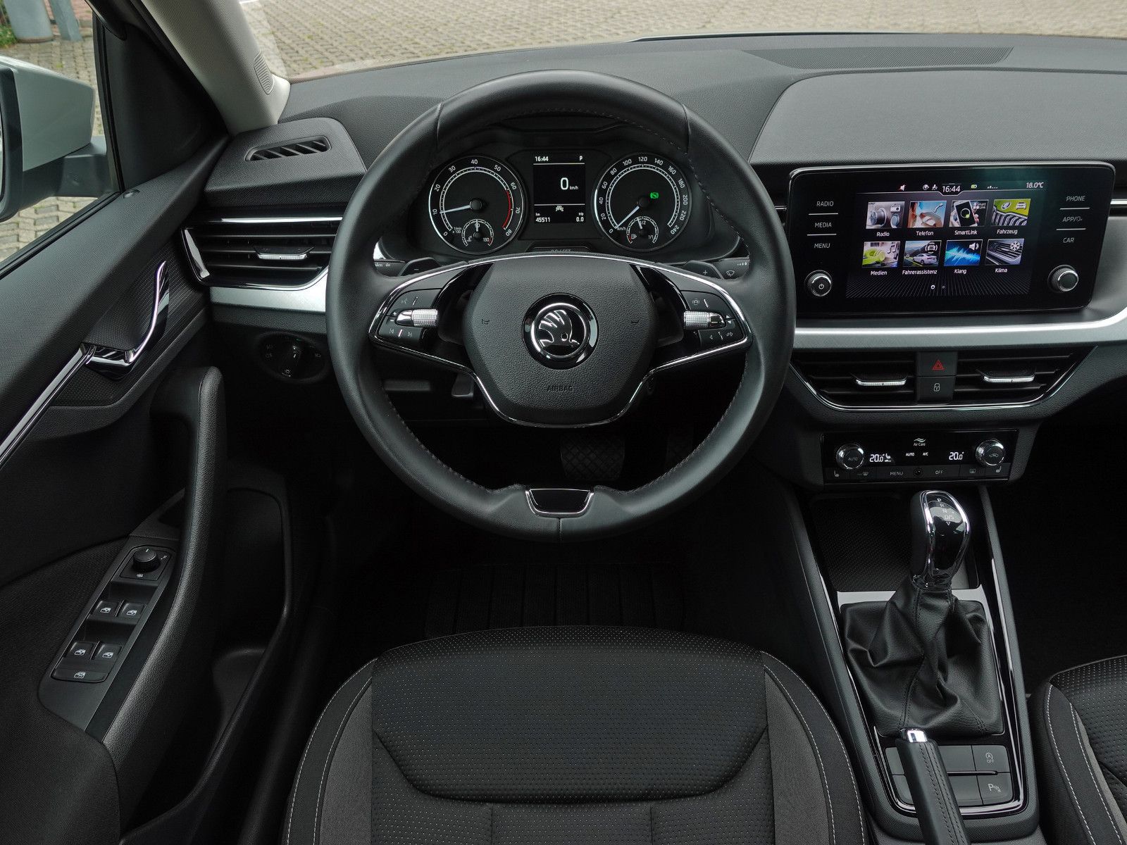 Fahrzeugabbildung SKODA Scala 1.5 TSI DSG TOUR SmartLink RFK AHK