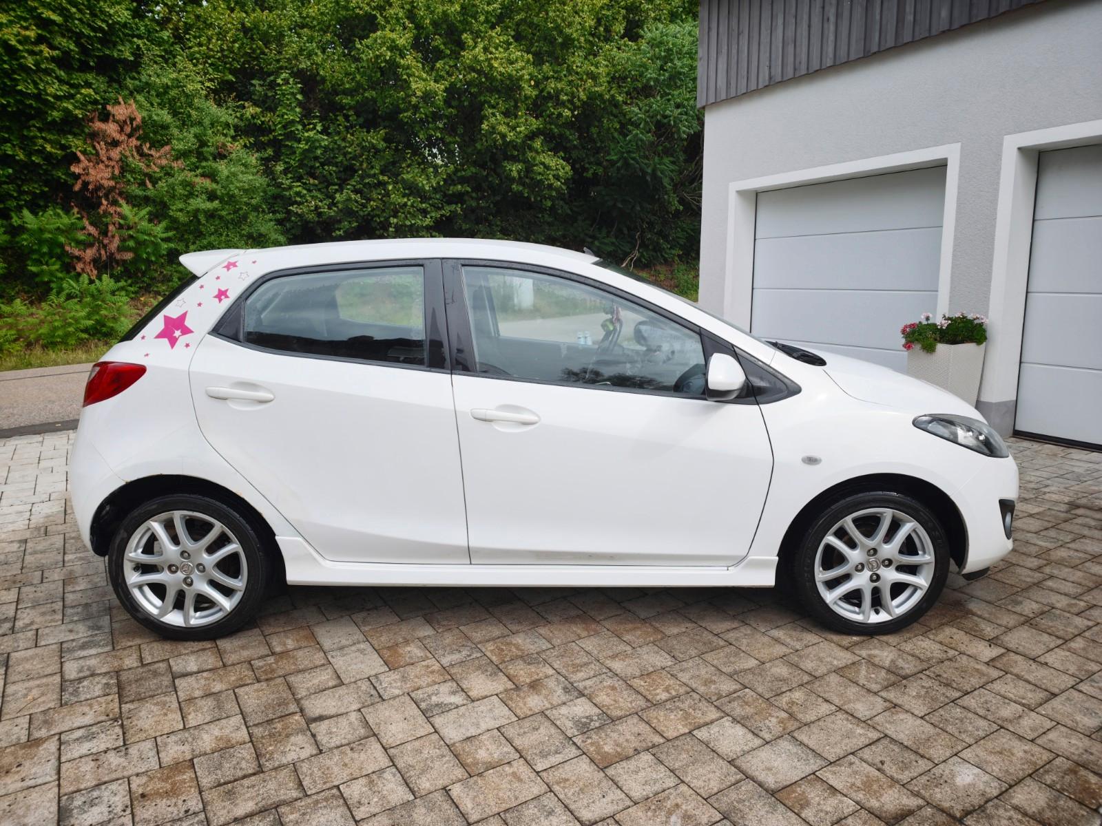 Mazda 2 1.5 MZR Sports-Line weiß / 1. Hand / TÜV neu 