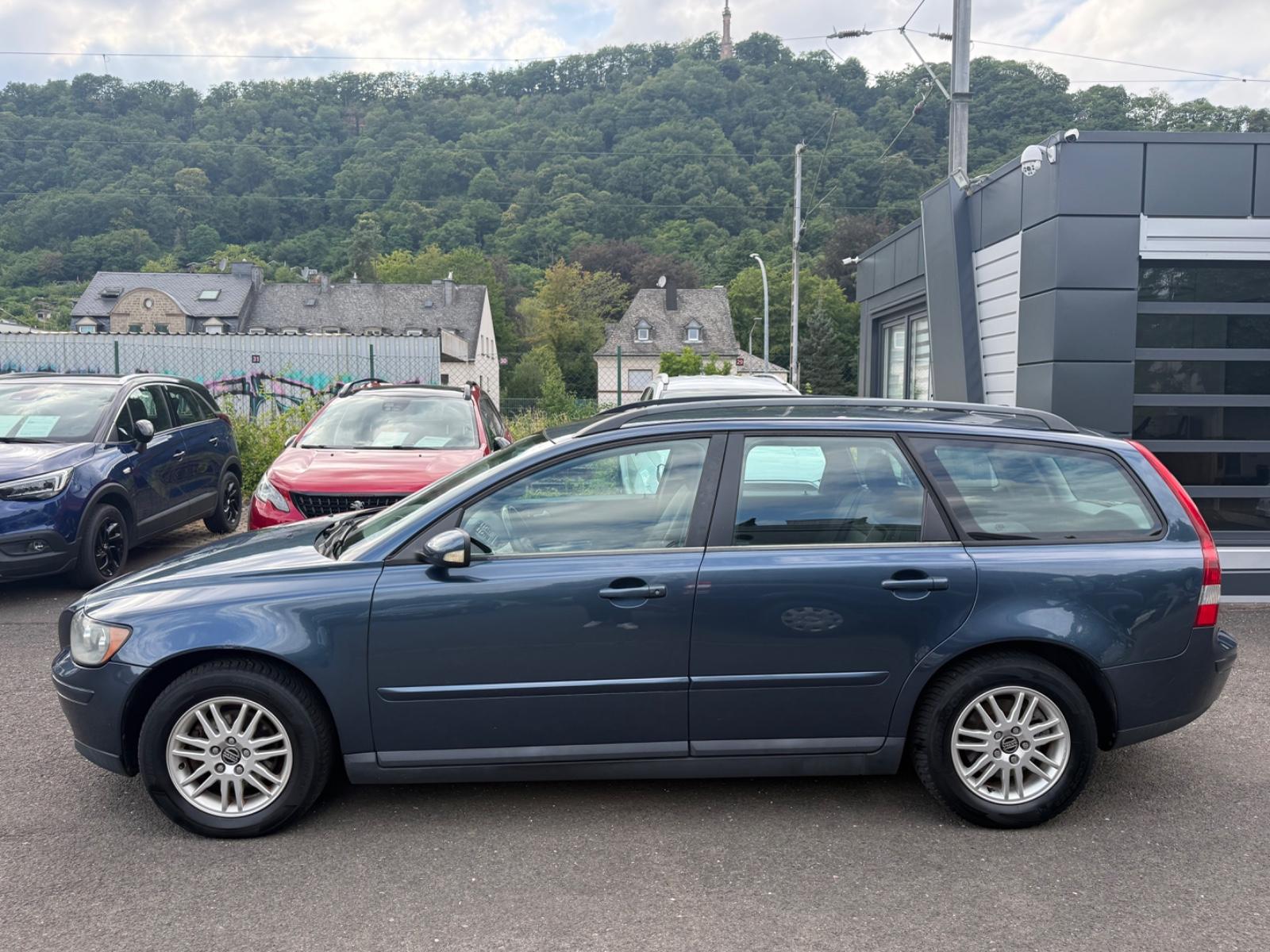 Volvo V50 2005 — rear view