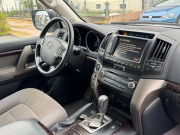Toyota Land Cruiser - 7