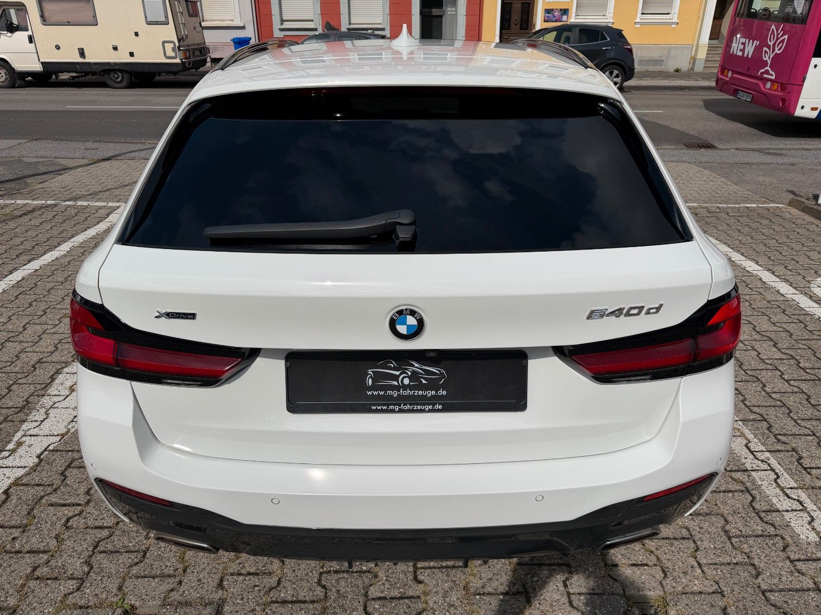 Fahrzeugabbildung BMW 540d Touring xDrive M Sport AHK PANO HUD LEDER