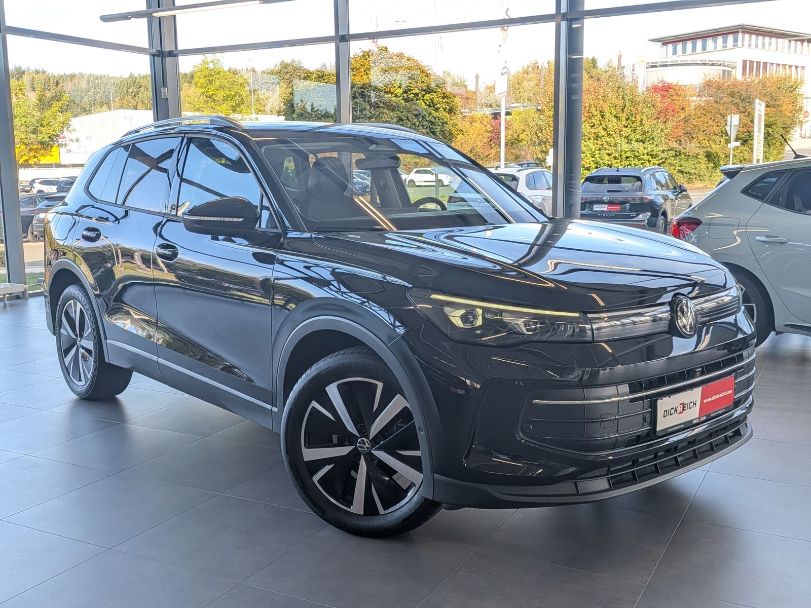 Fahrzeugabbildung Volkswagen Tiguan 1.5 eTSI ENERGY HD-Matrix 360 AHK 19