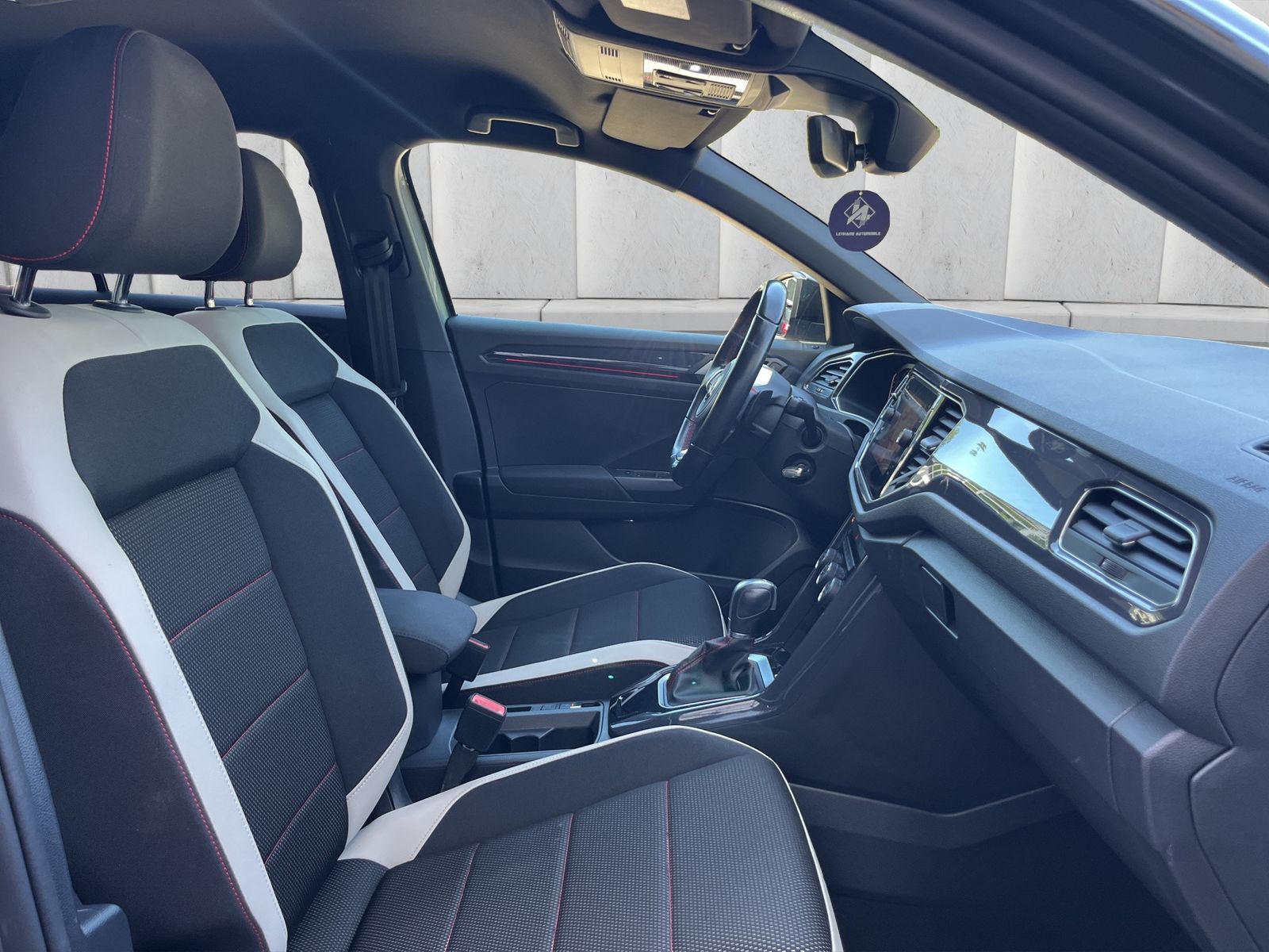 Fahrzeugabbildung Volkswagen T-Roc Sport*LED*ViCo*SHZ*NAVI*Kamera*PDC*19"**