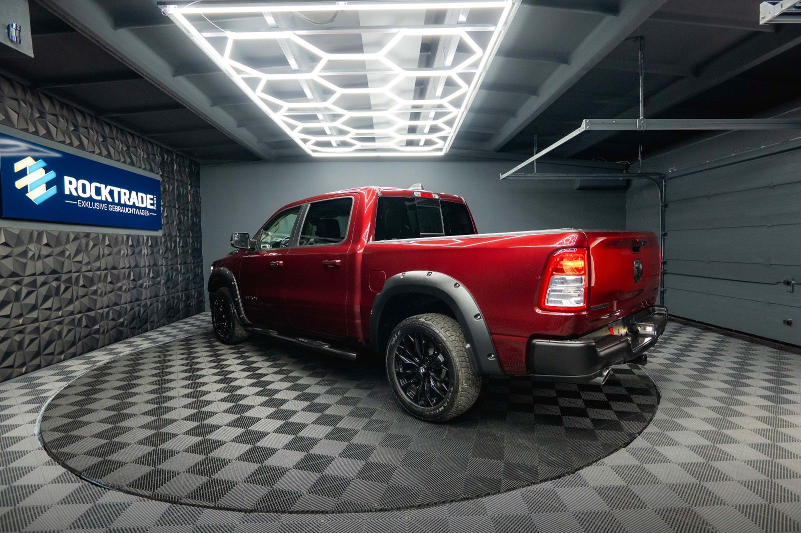 Fahrzeugabbildung Dodge RAM 5.7 V8 HEMI 4x4 OFFROAD Night-Paket *LED*19%