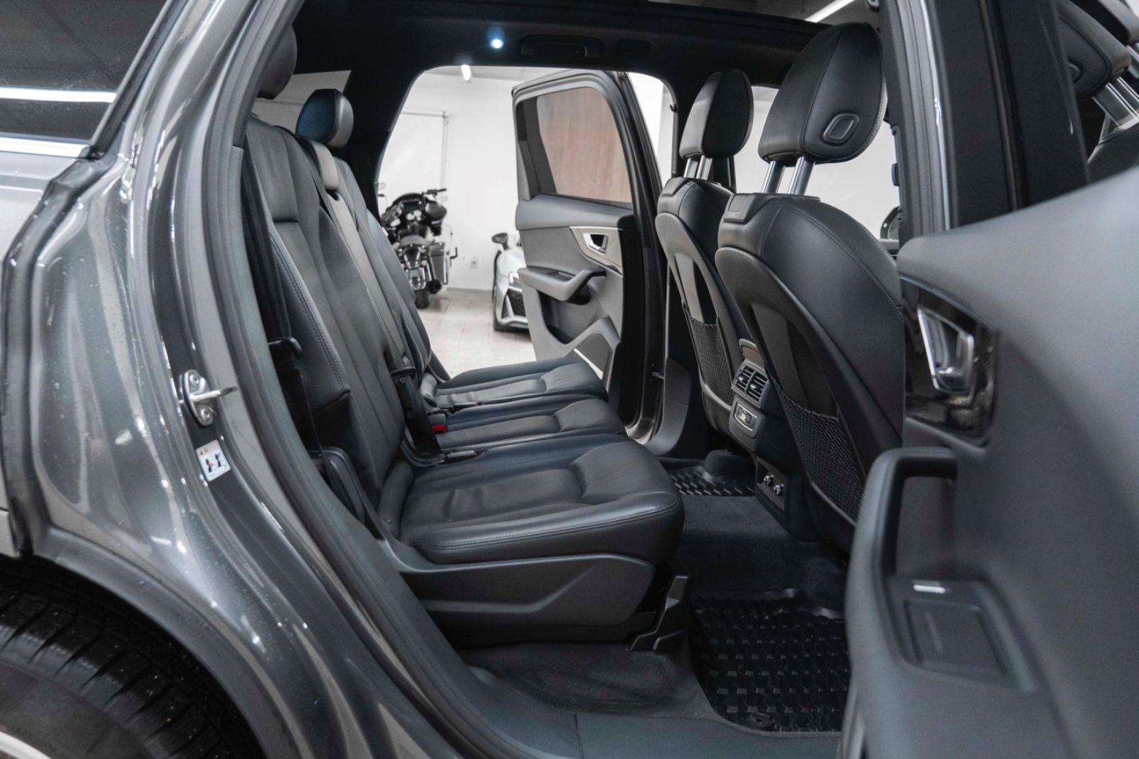 Fahrzeugabbildung Audi Q7 3.0 TFSI Quattro LED PANO NAV 7 SITZER BOSE