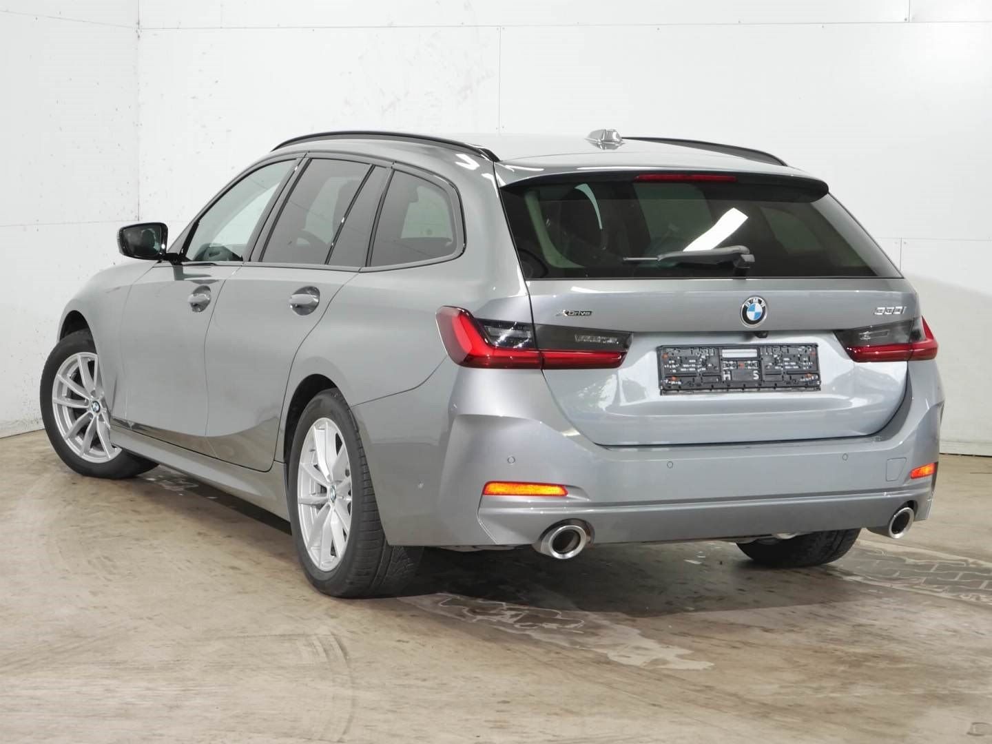 Fahrzeugabbildung BMW 330i xDrive |Komfortzugang |AHK |Harman Kardon